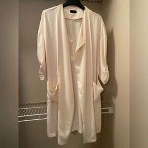 Tahari size L long loose jacket with open front and elastic waist at back.